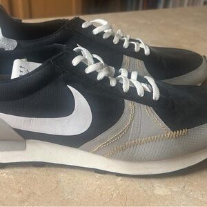 Nike Men's Black and White Sneakers